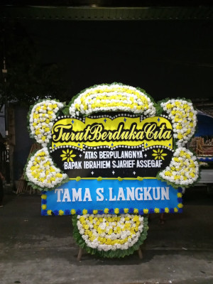 Papan Bunga Duka di Arenjaya